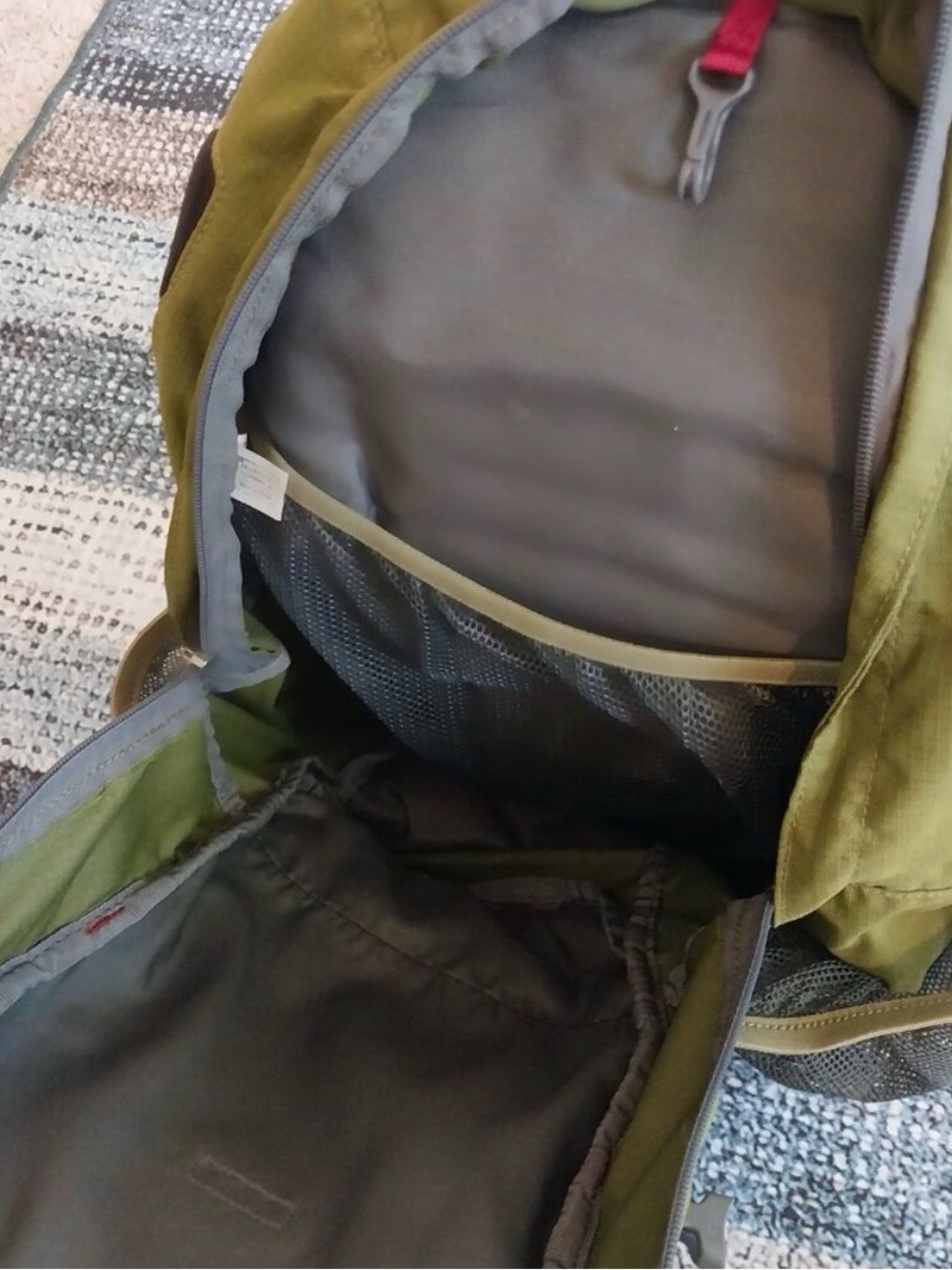 REI Trail 25 Backpack in Olive - Picture 6 of 8